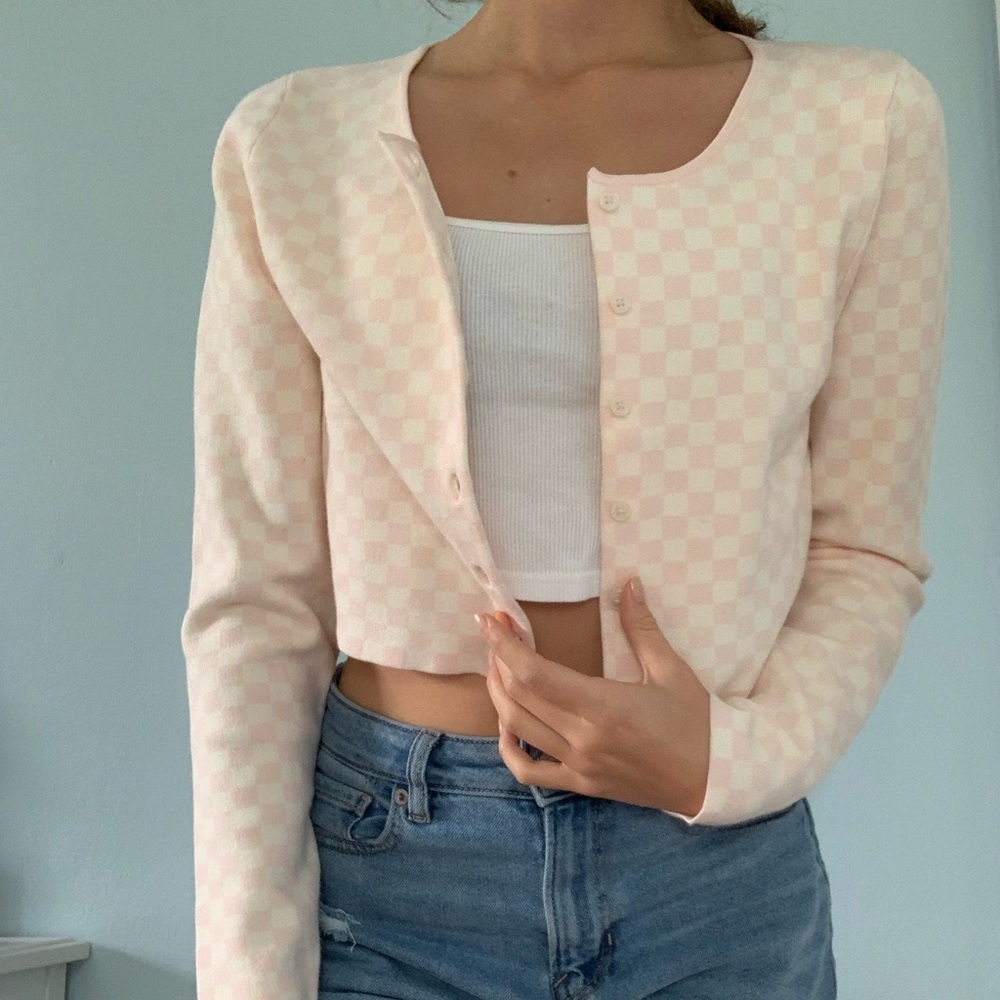 pink and white checkered cardigan☁️